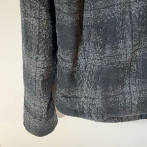 Ezekiel Grey and Black Buffalo Plaid Flannel Snap Up Shacket, Medium. Pockets! - Picture 6 of 13